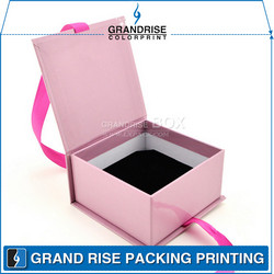 带盖子的粉色珠宝首饰盒，可定制